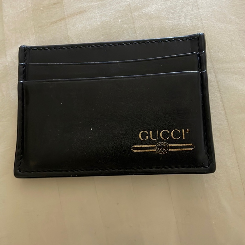 Gucci money clip wallet. Comes with box and dust bag.
